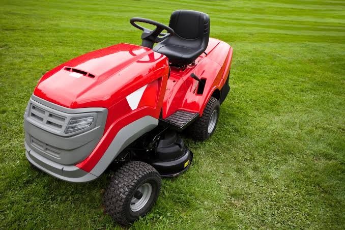 What Property Features Should You Consider Before Shopping for a Ride-On Mower?